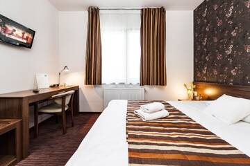 Фото номера Двухместный номер с 1 кроватью или 2 отдельными кроватями Отель Hotel Esperanto г. Свидница 2